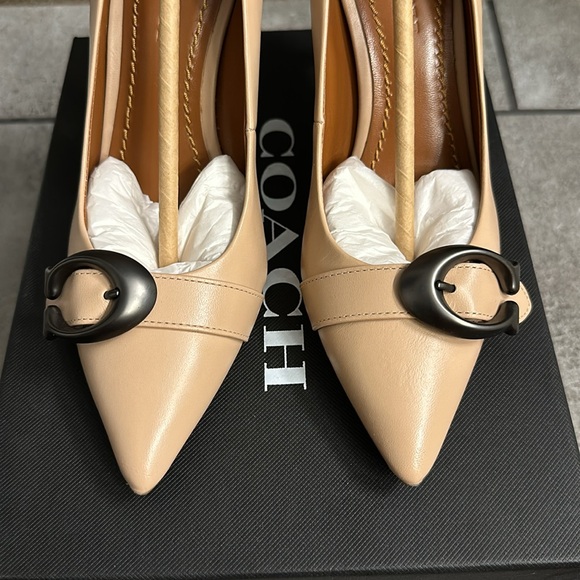 Coach pump - Picture 5 of 12